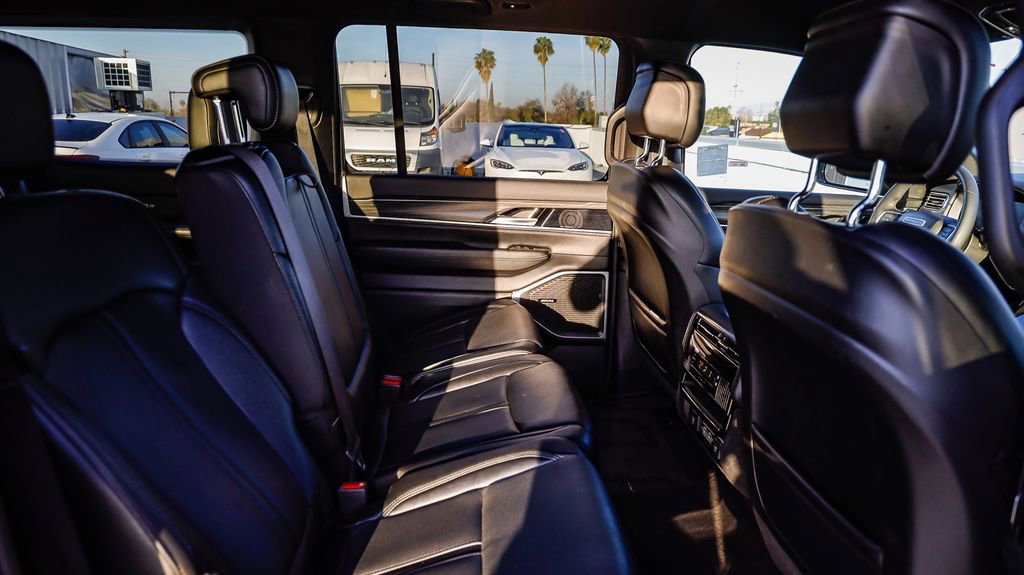 Used 2024 Jeep Wagoneer Series II w/ Flexible Seating Group AWD/4WD image 19