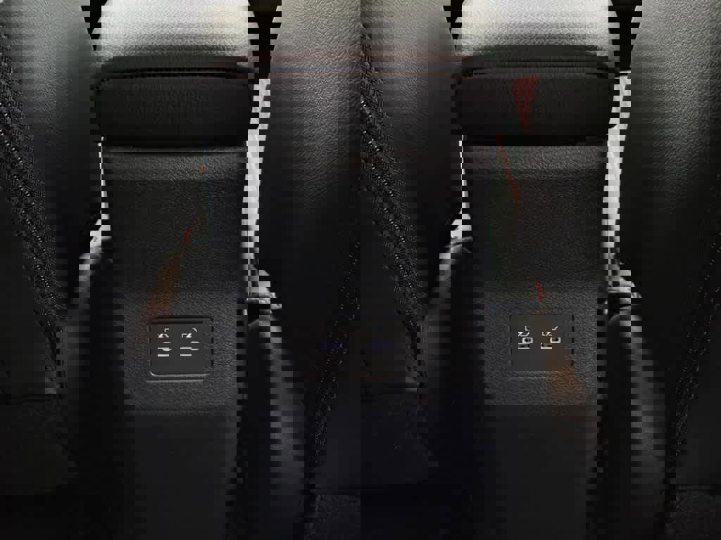 New 2025 Nissan Kicks SR image 6