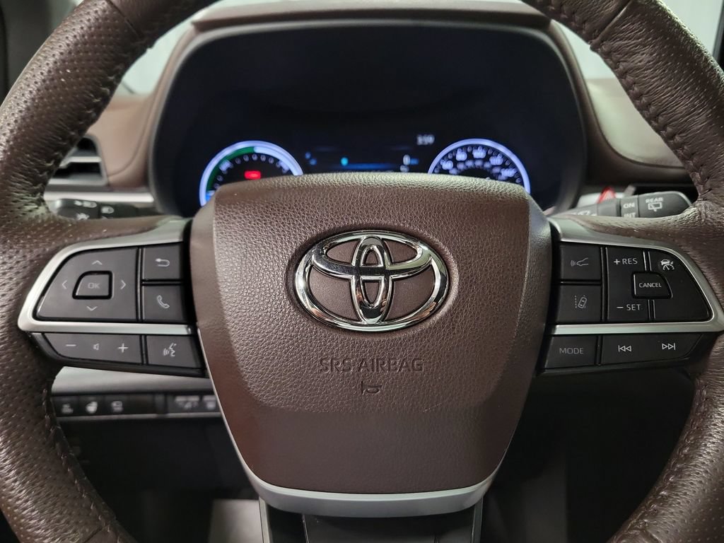 Used 2024 Toyota Sienna Platinum AWD/4WD image 15