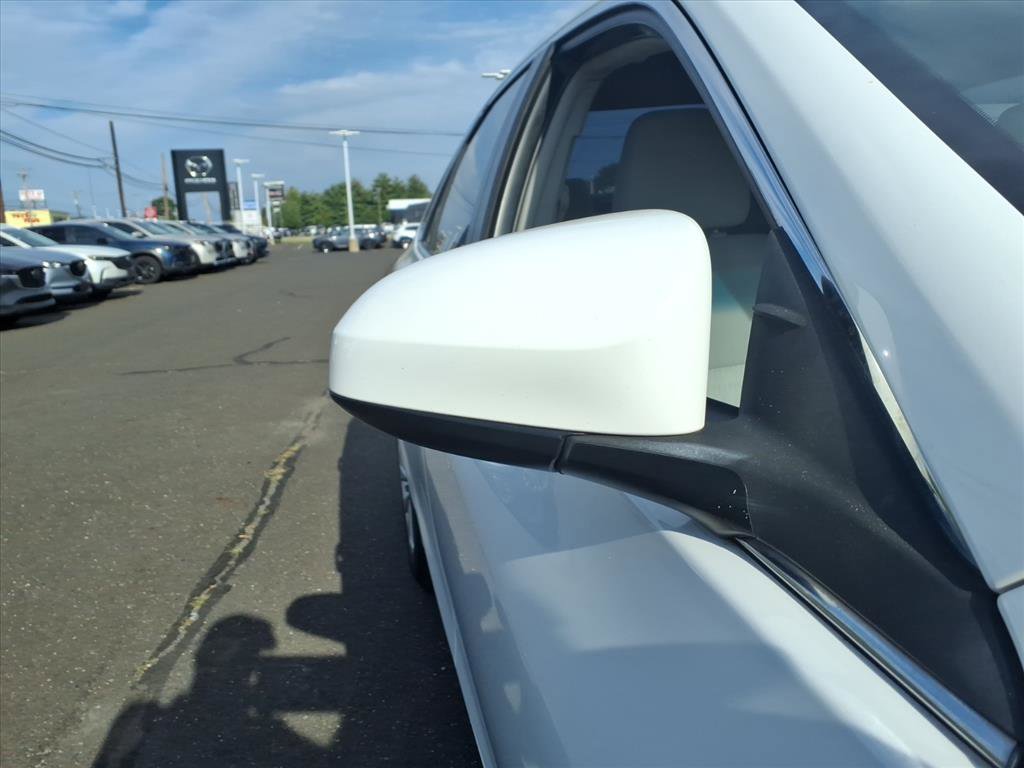Used 2015 Toyota Camry LE image 11