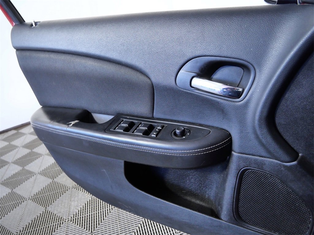 Used 2013 Dodge Avenger SE image 25