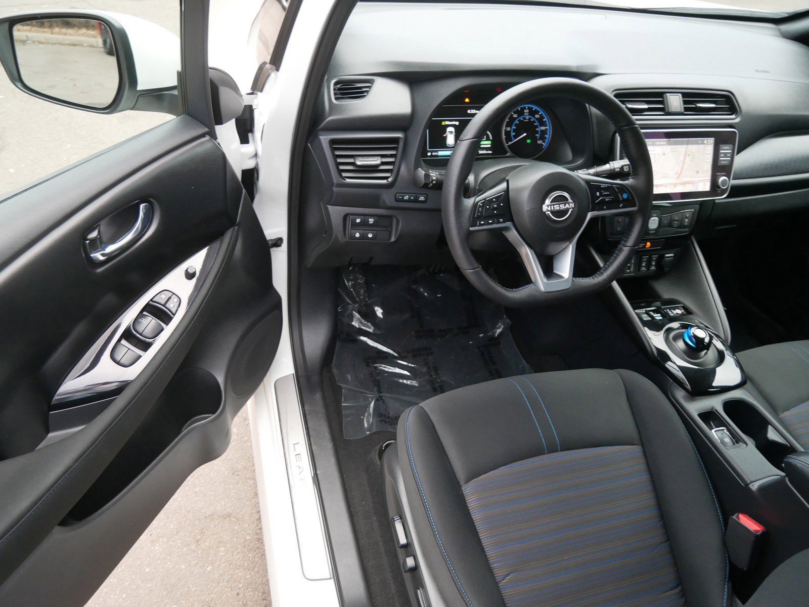 Used 2025 Nissan Leaf SV Plus image 10