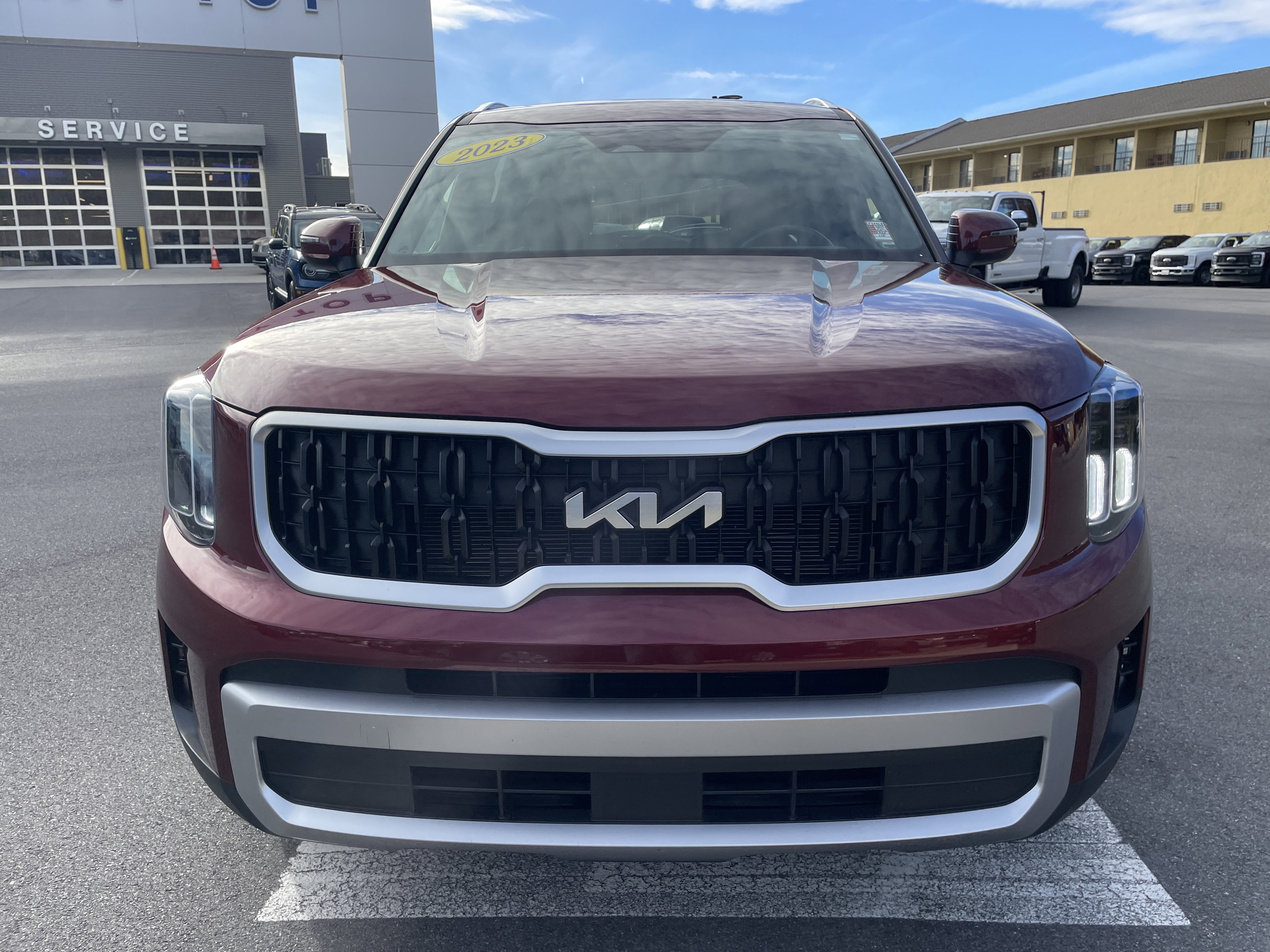 Used 2023 Kia Telluride EX w/ EX Captain's Chair Package image 2