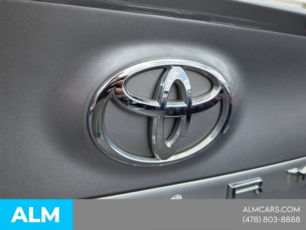 Used 2022 Toyota Camry SE w/ Convenience Package FWD image 12