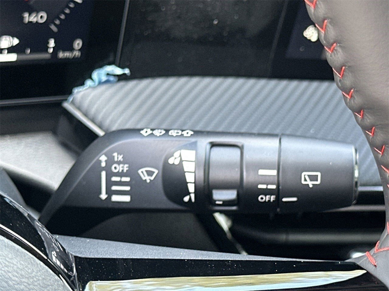 New 2025 Nissan Kicks SR image 43