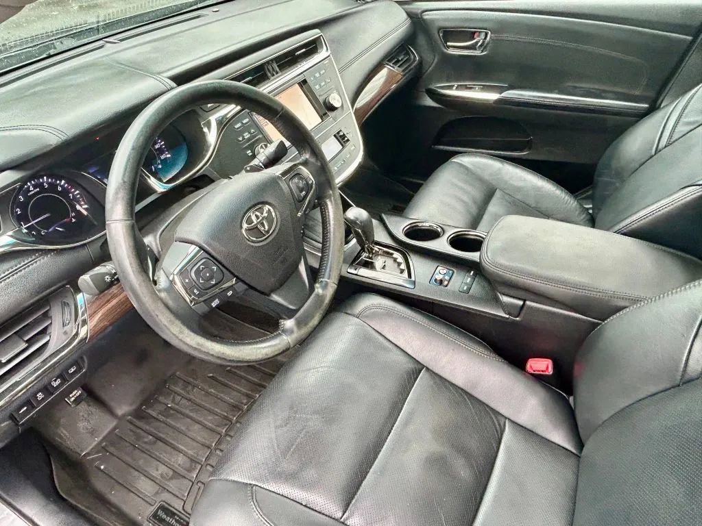Used 2014 Toyota Avalon Limited w/ Technology Package FWD image 2