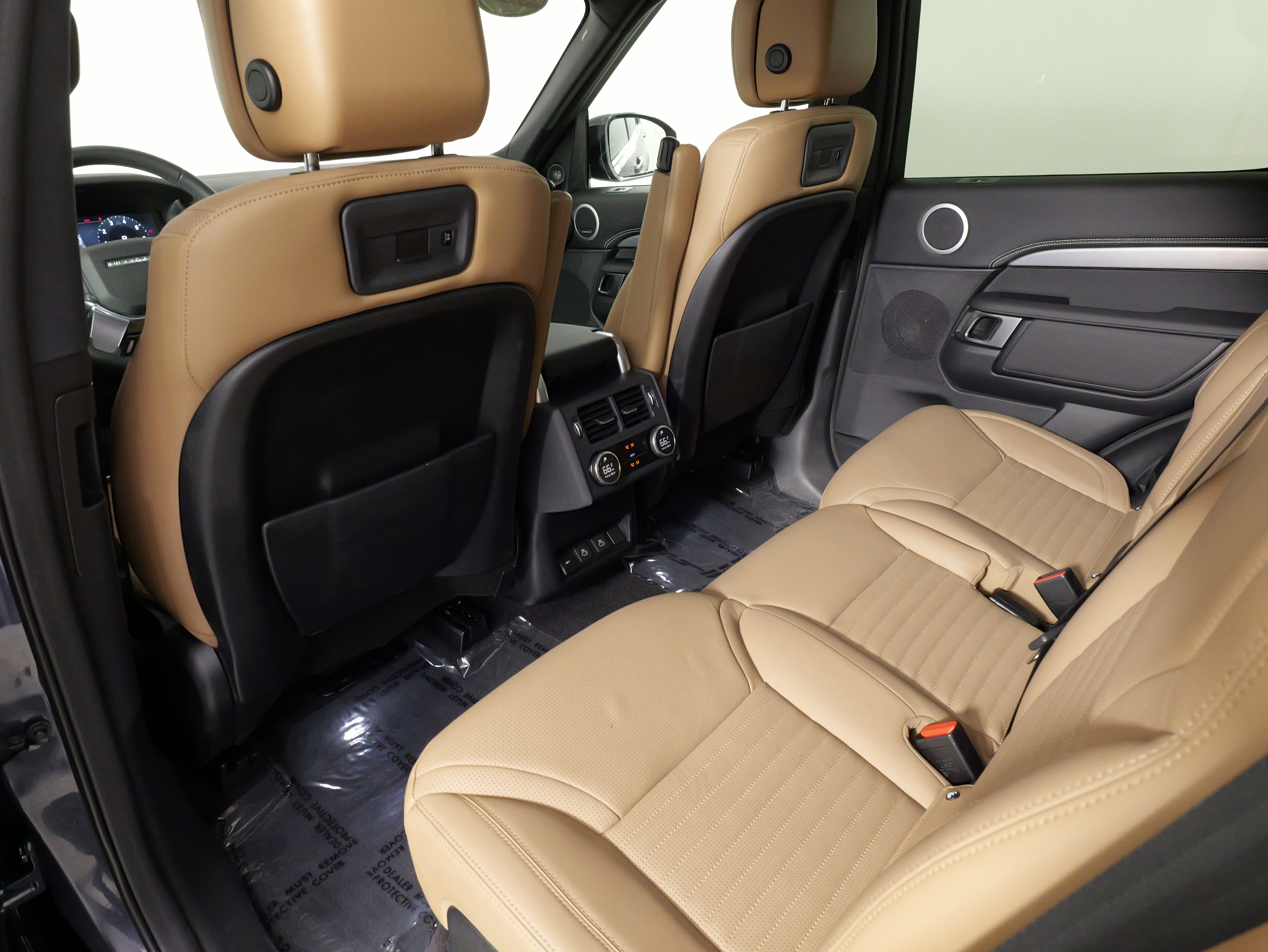 Used 2024 Land Rover Discovery Dynamic SE image 39