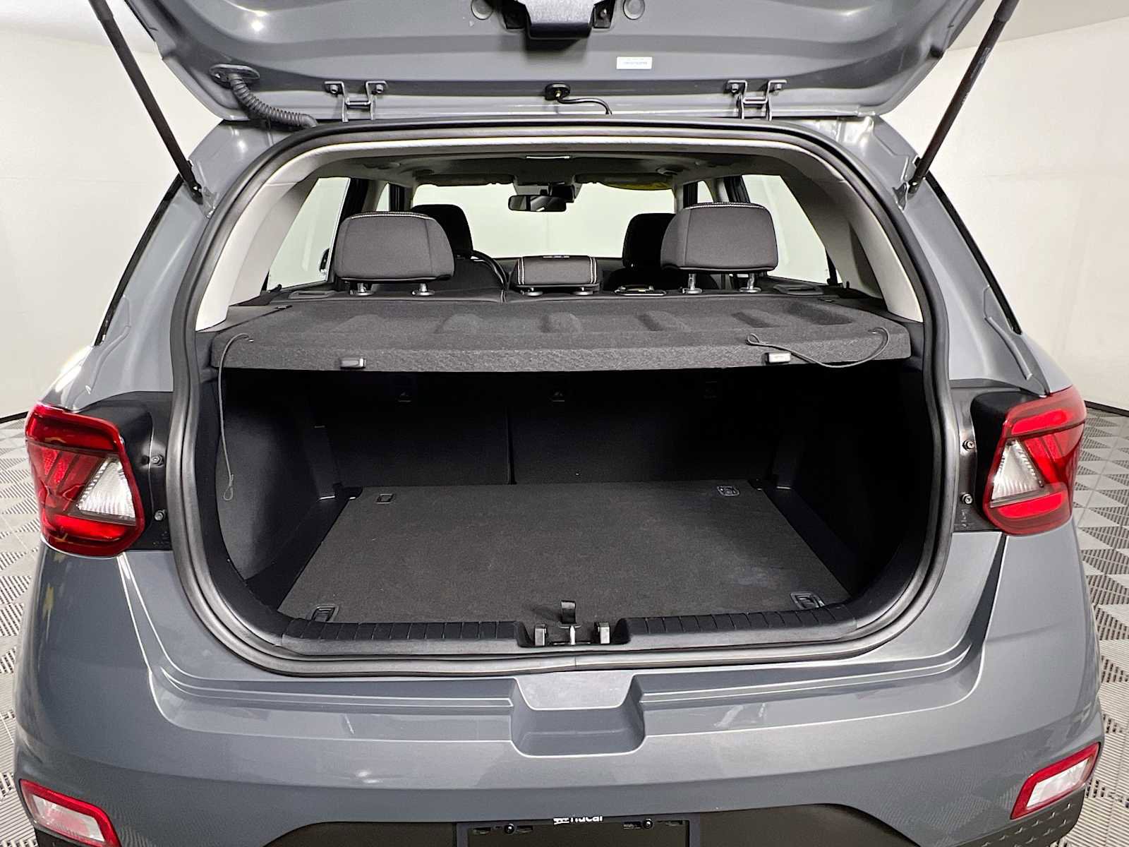 Certified 2025 Hyundai Venue SEL image 24