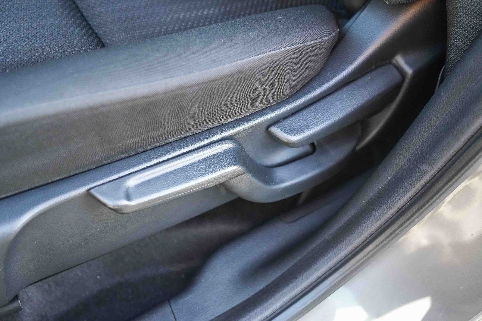 Used 2016 Honda HR-V LX image 21