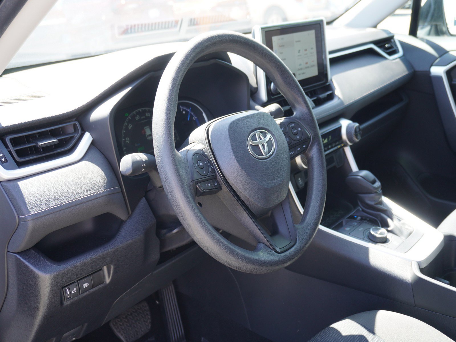 Used 2024 Toyota RAV4 LE AWD/4WD image 19