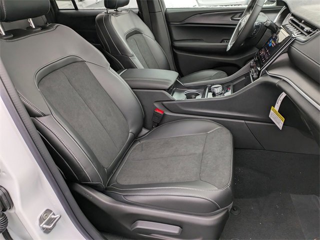 New 2025 Jeep Grand Cherokee Altitude image 29