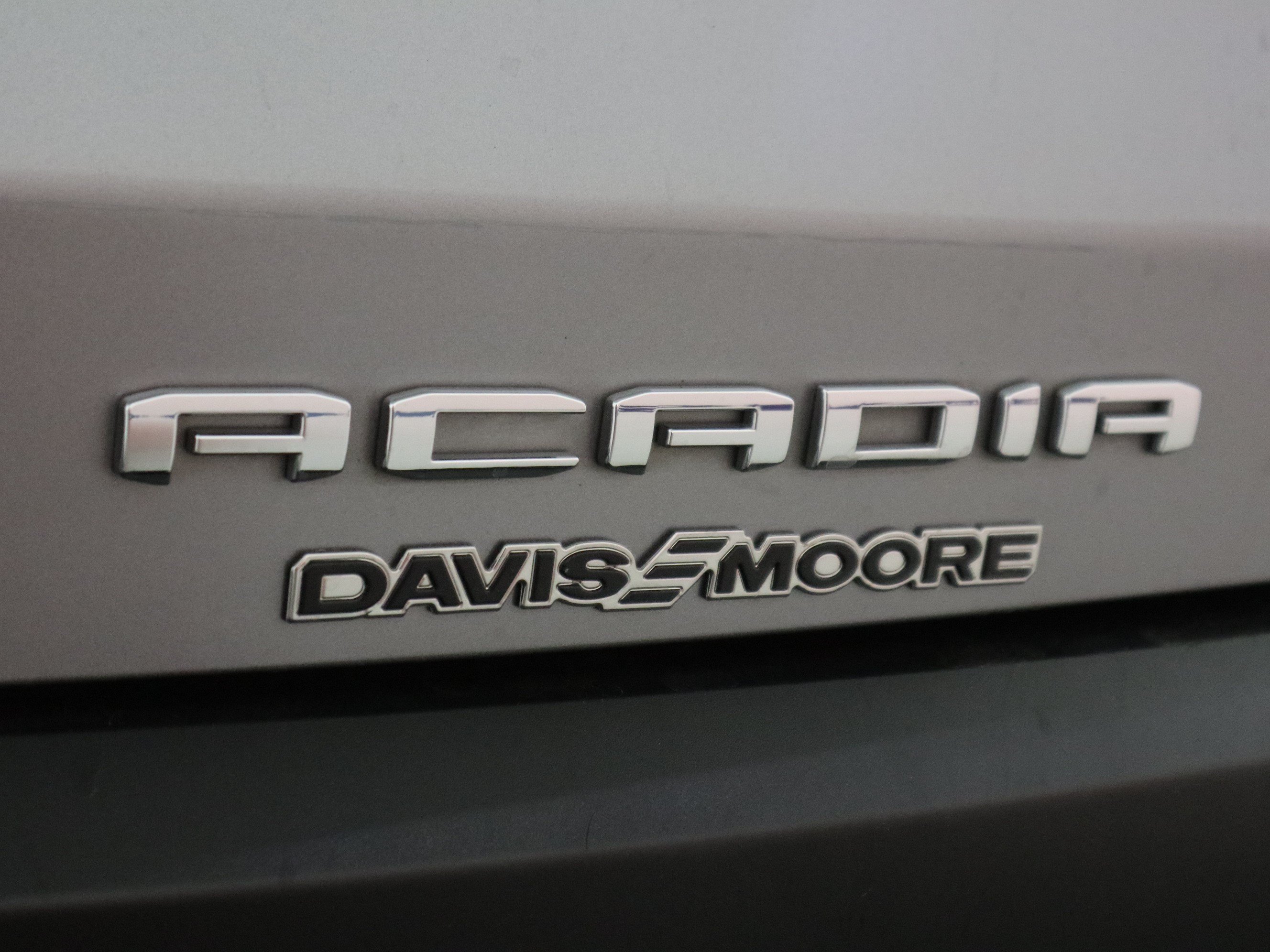 Used 2023 GMC Acadia SLT w/ Technology Package FWD image 36