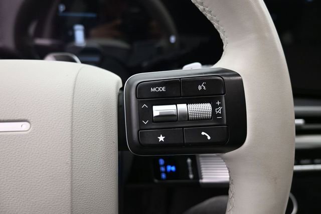 Used 2025 Hyundai Santa Fe SEL FWD image 12