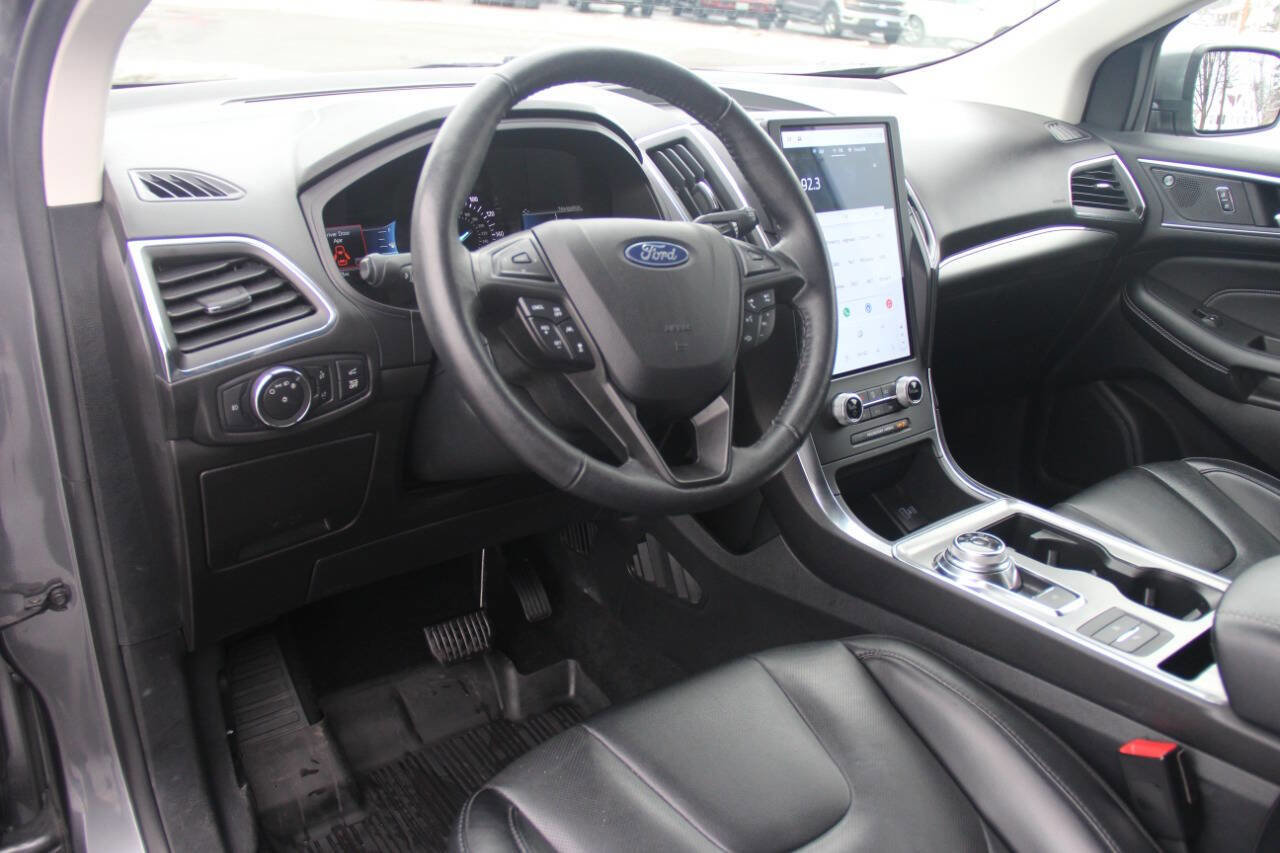 Used 2022 Ford Edge Titanium w/ Equipment Group 301A AWD/4WD image 23