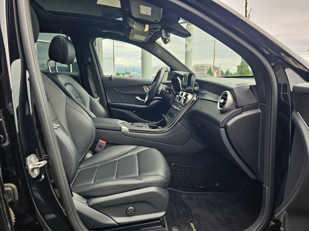 Used 2020 Mercedes-Benz GLC 300 4MATIC image 11