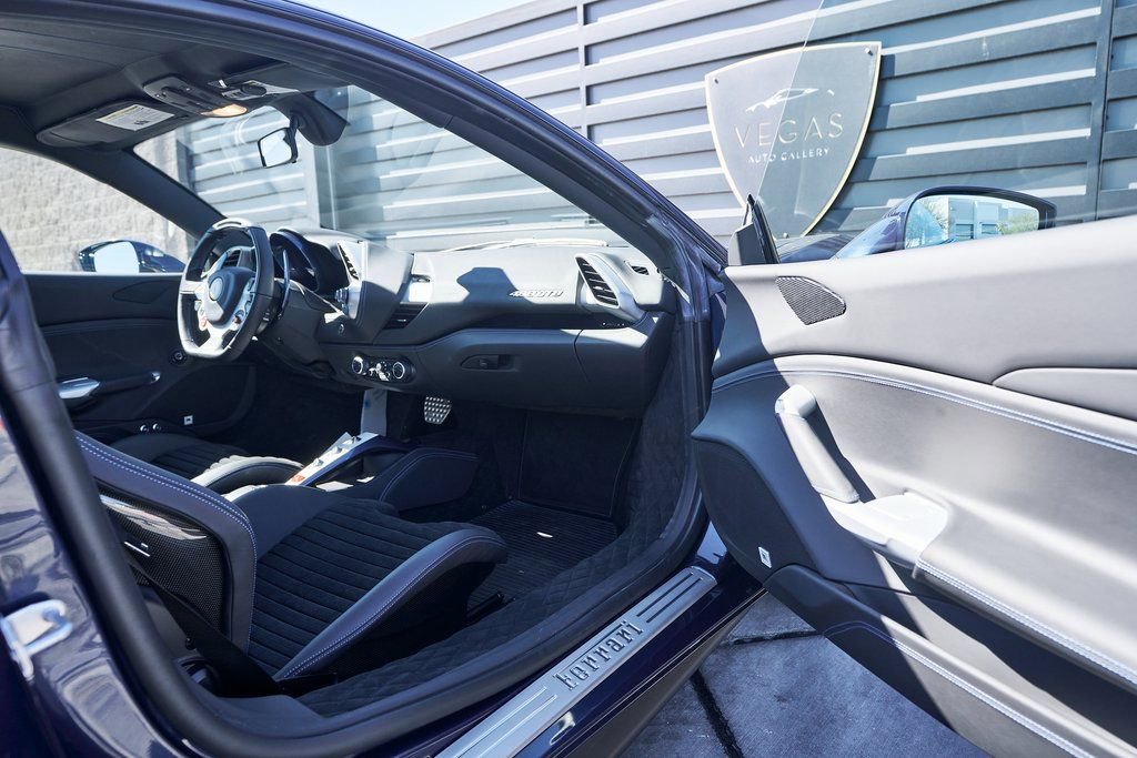 Used 2018 Ferrari 488 GTB image 34