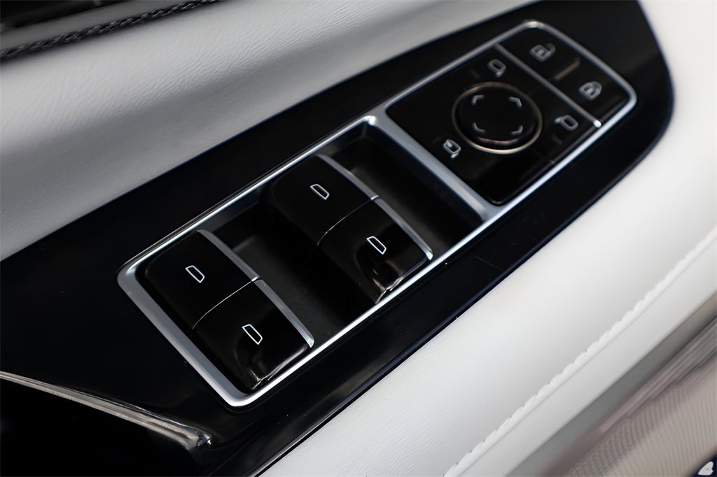 New 2025 Cadillac Optiq Luxury 2 image 13