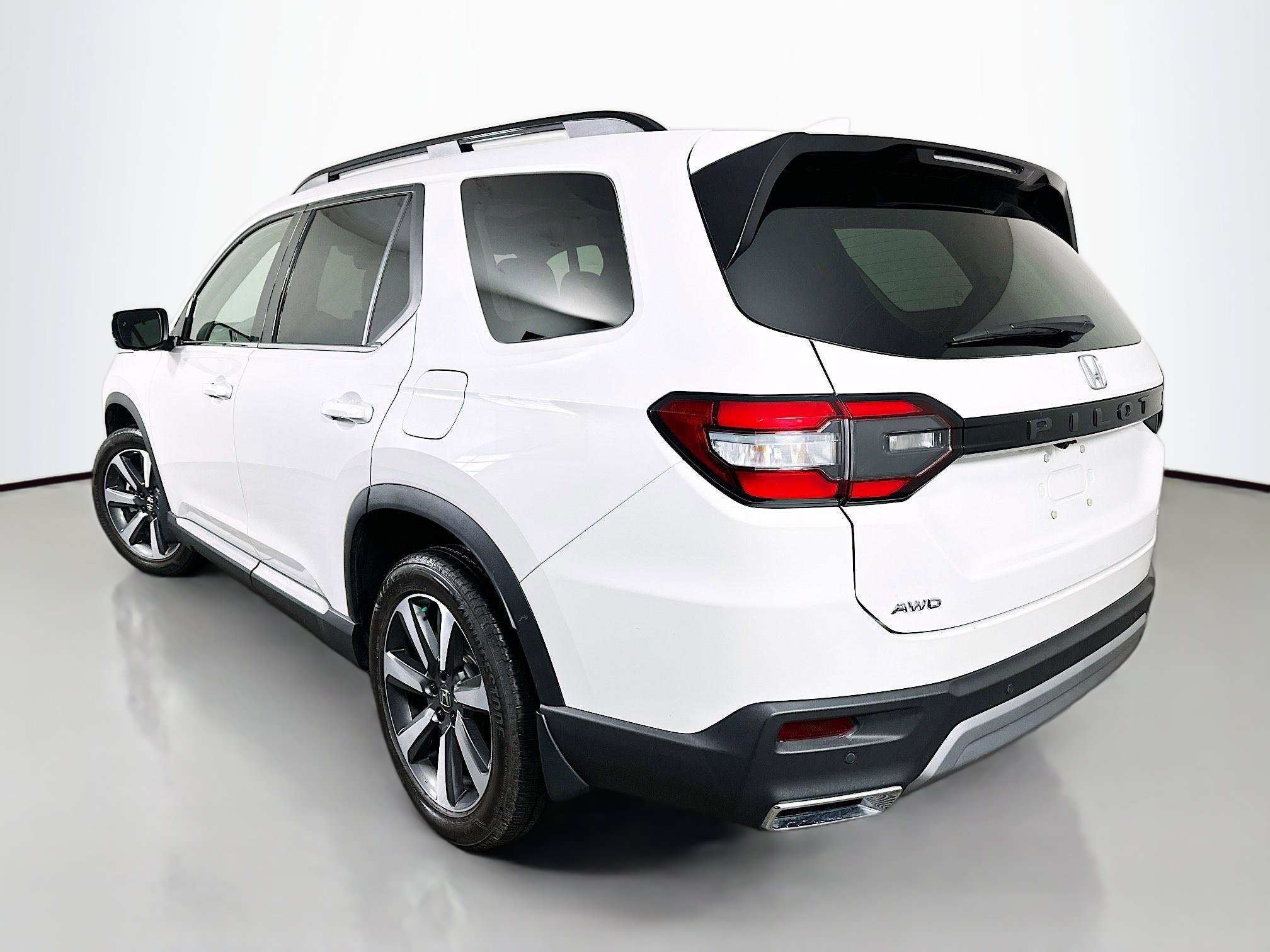 Used 2025 Honda Pilot Elite image 5