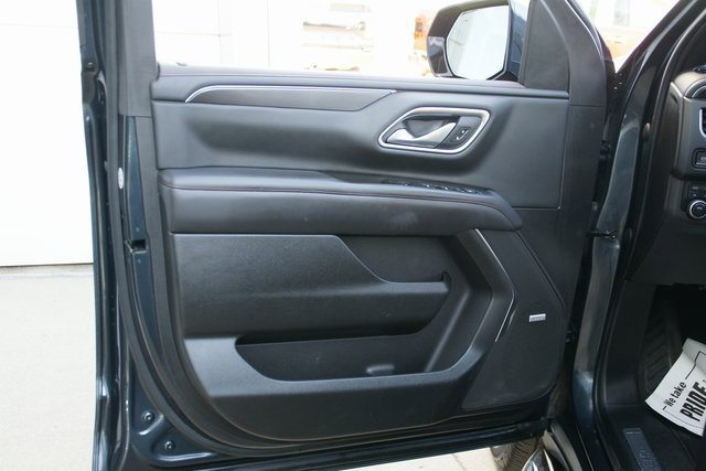 Used 2022 Chevrolet Suburban RST w/ Sport Performance Package image 13