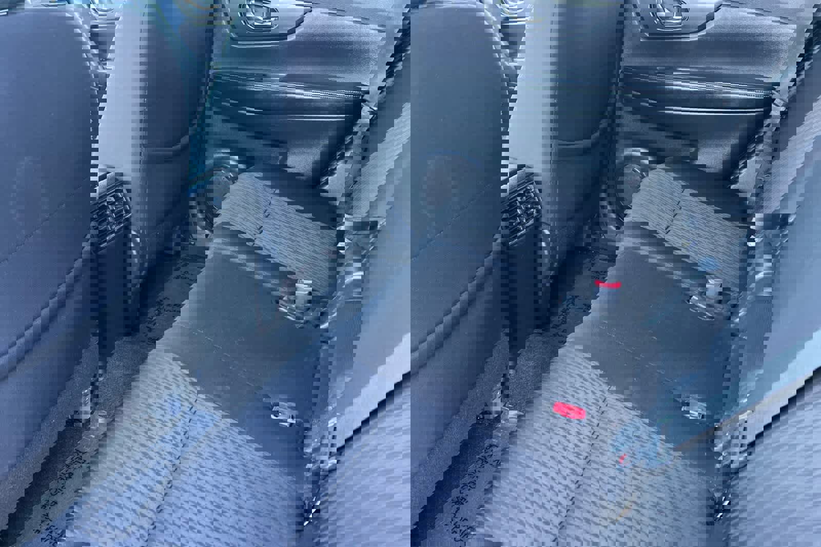 Used 2020 Nissan Rogue SV image 5