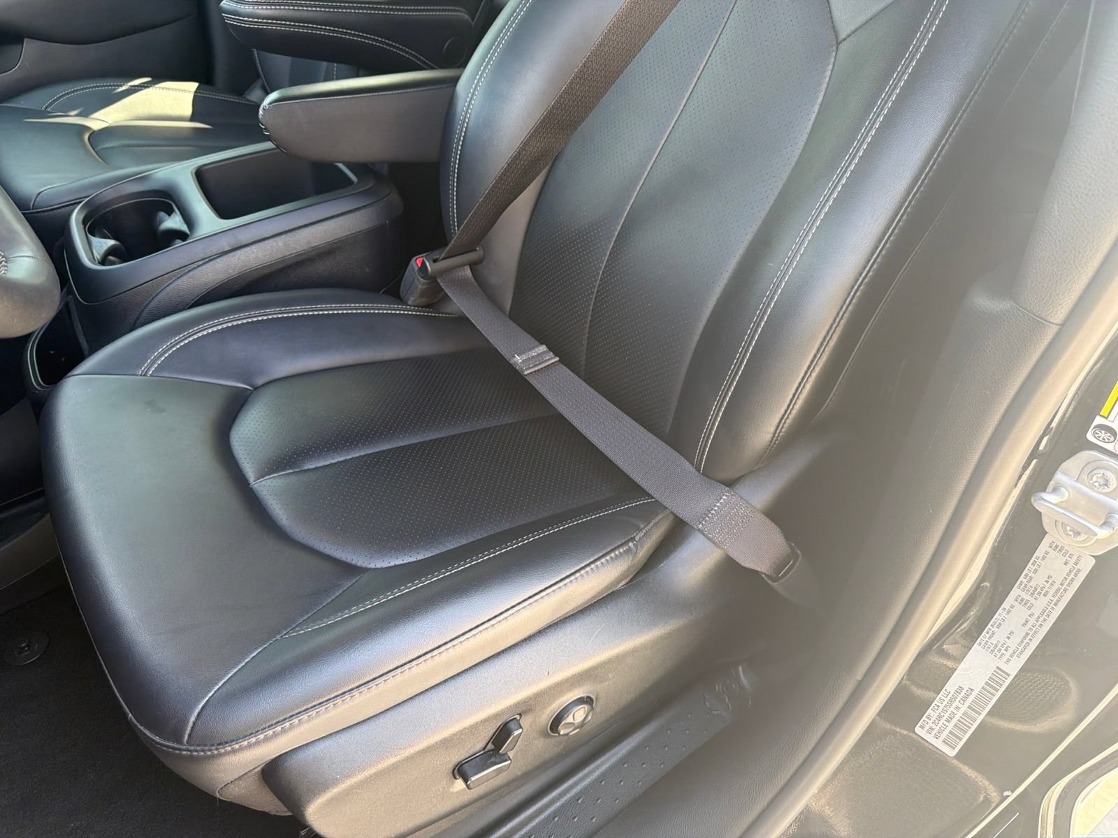 Used 2025 Chrysler Pacifica Select FWD image 18
