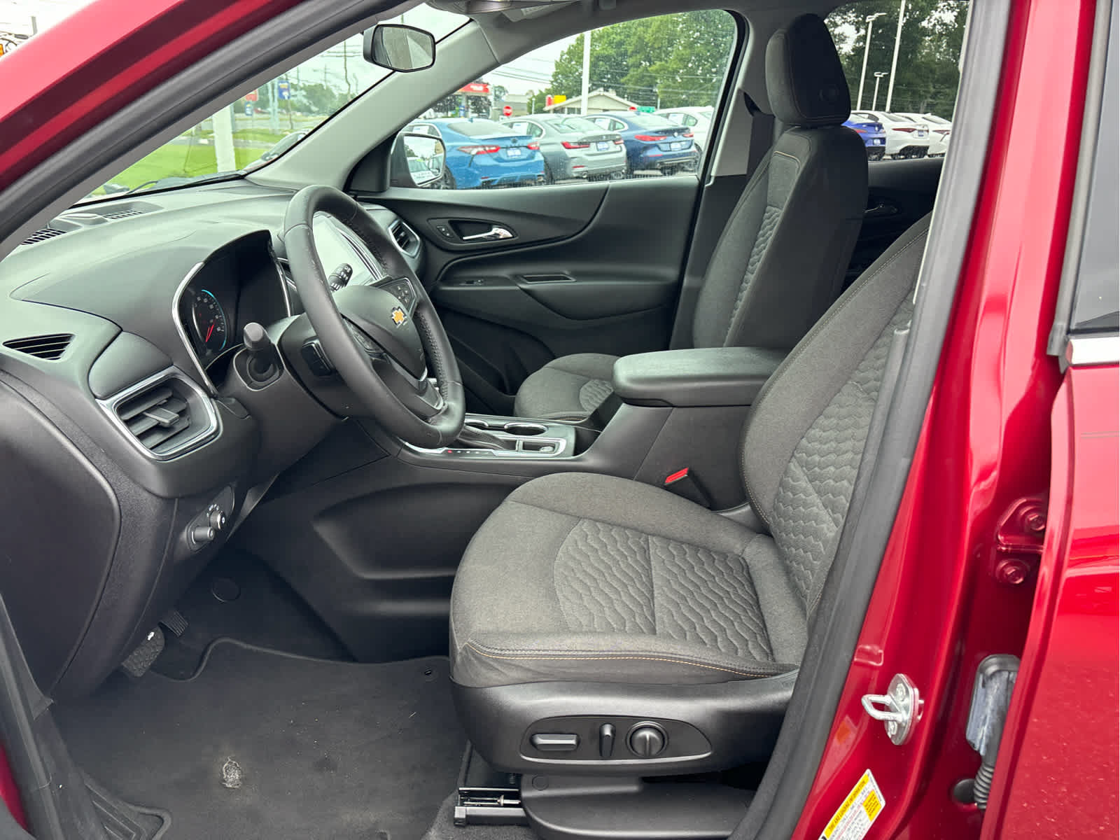 Certified 2018 Chevrolet Equinox LT w/ Sun & Infotainment Package FWD image 8