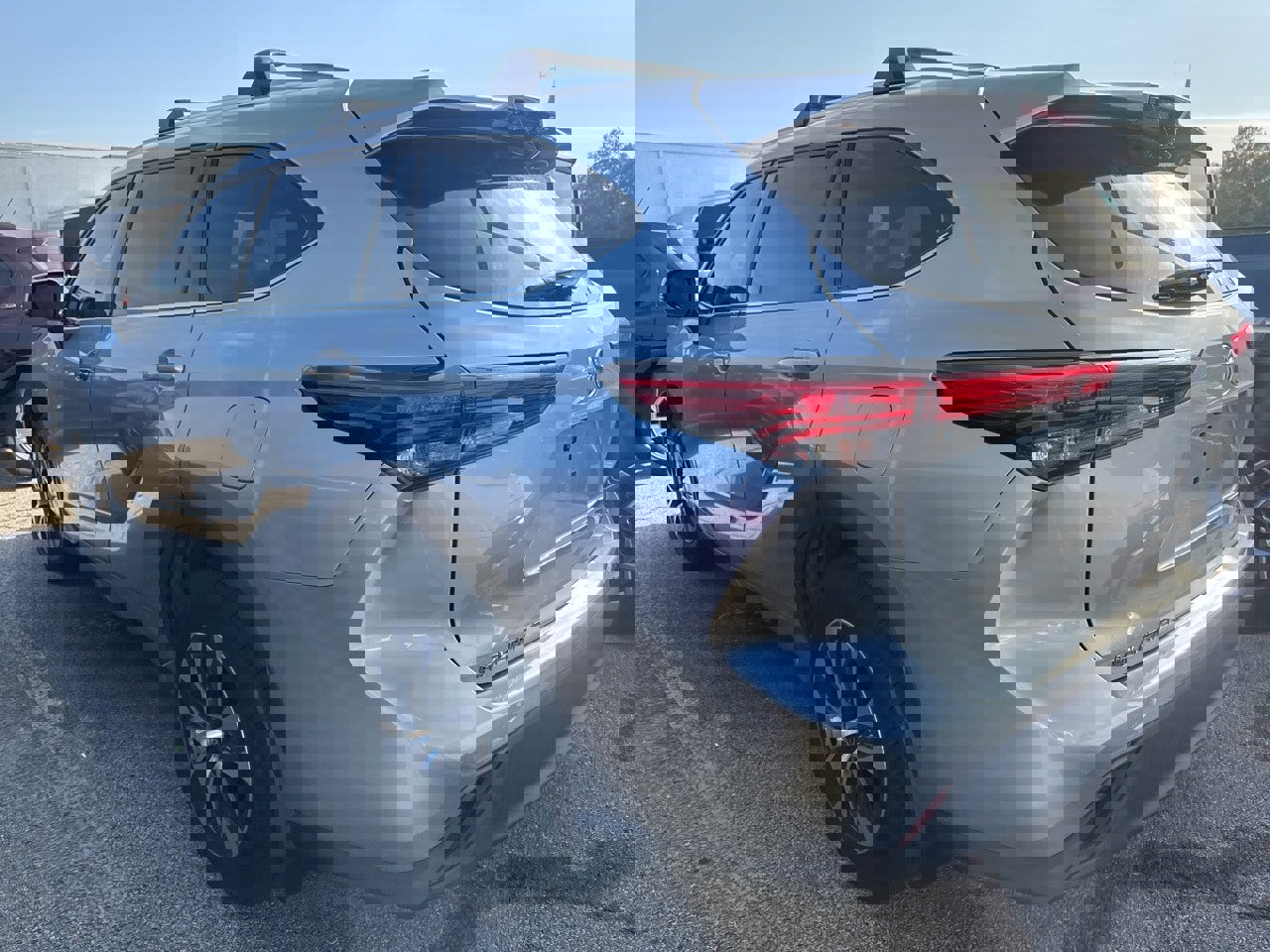 Used 2021 Toyota Highlander XLE image 6