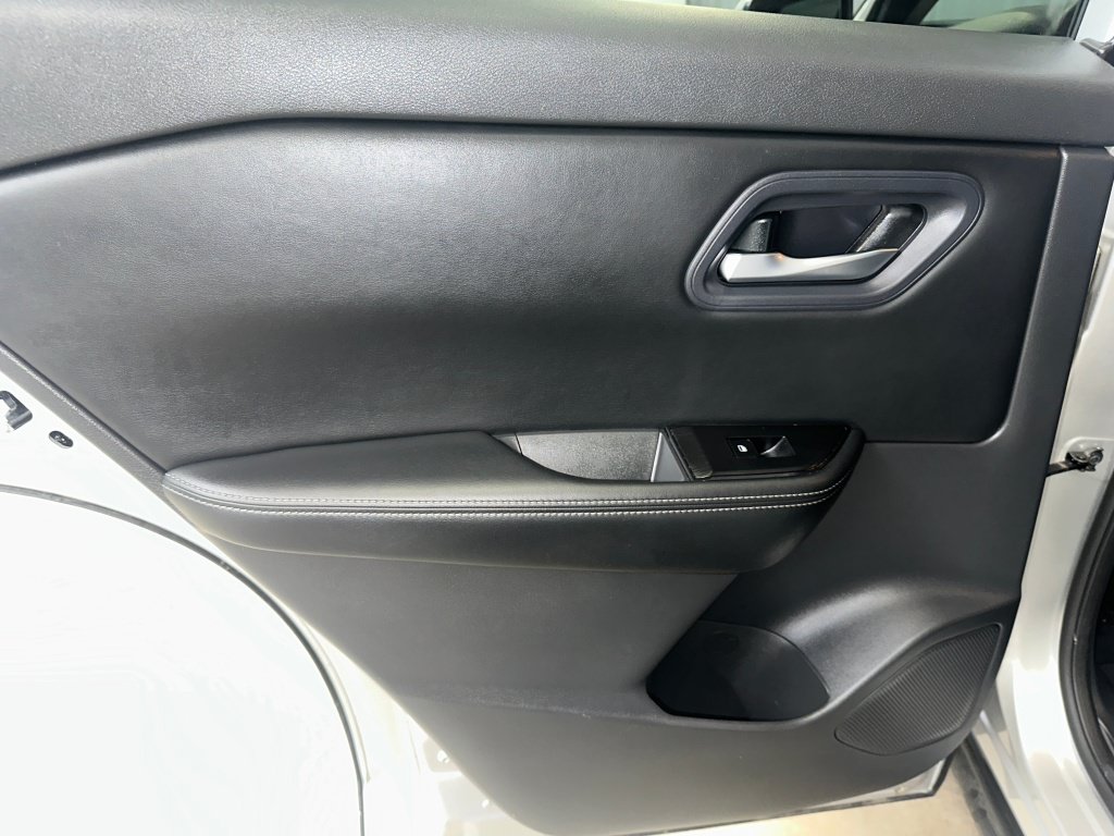 Used 2024 Nissan Rogue SV AWD/4WD image 16