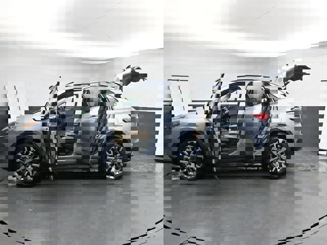 Used 2022 Ford Escape Titanium w/ Class II Trailer Tow Package image 39