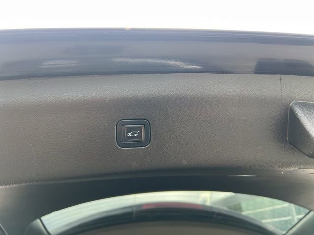 Used 2018 Buick Enclave Essence AWD/4WD image 17