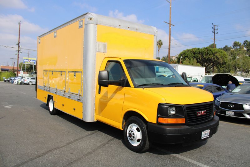 Used 2015 GMC Savana 3500 RWD image 1