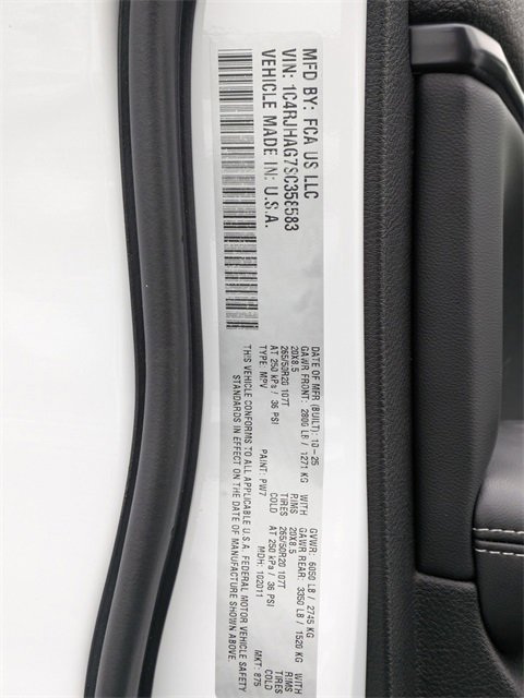 New 2025 Jeep Grand Cherokee Altitude image 33