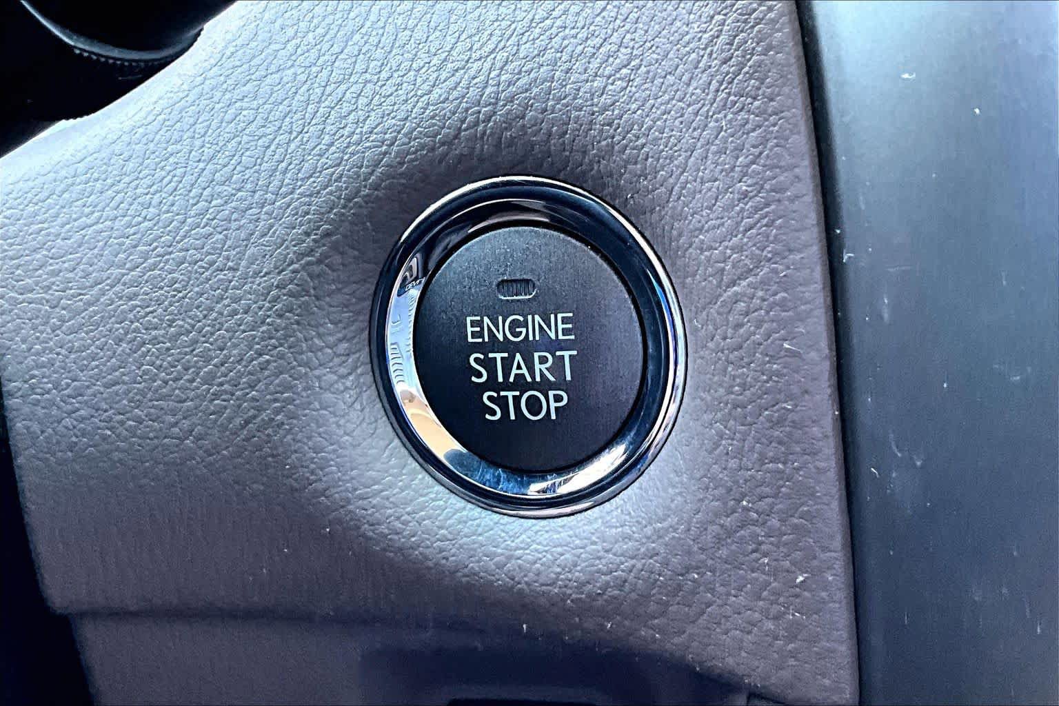 Used 2015 Lexus GX 460 w/ Premium Package AWD/4WD image 33