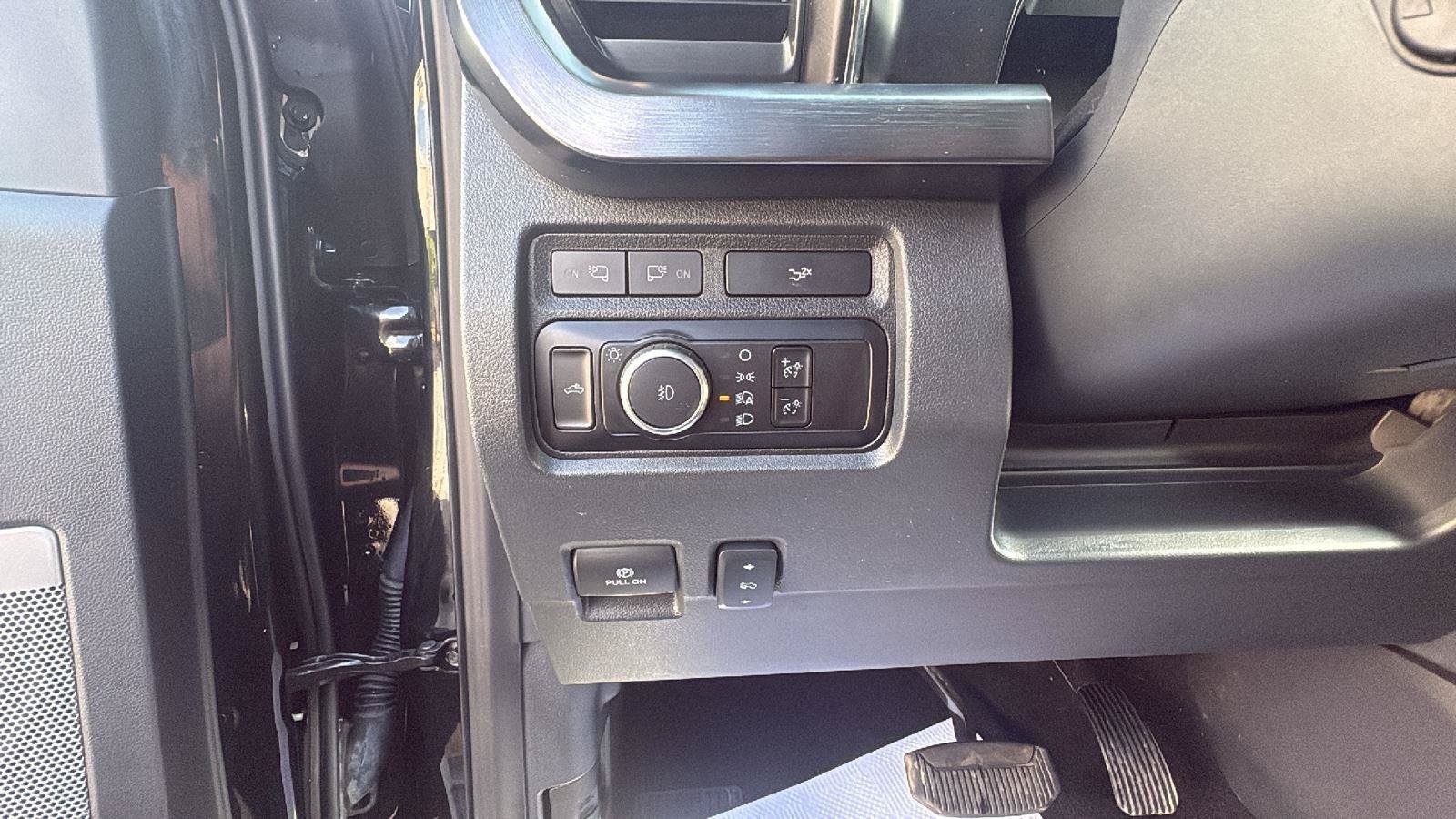 Used 2023 Ford F250 Lariat w/ Lariat Ultimate Package AWD/4WD image 20
