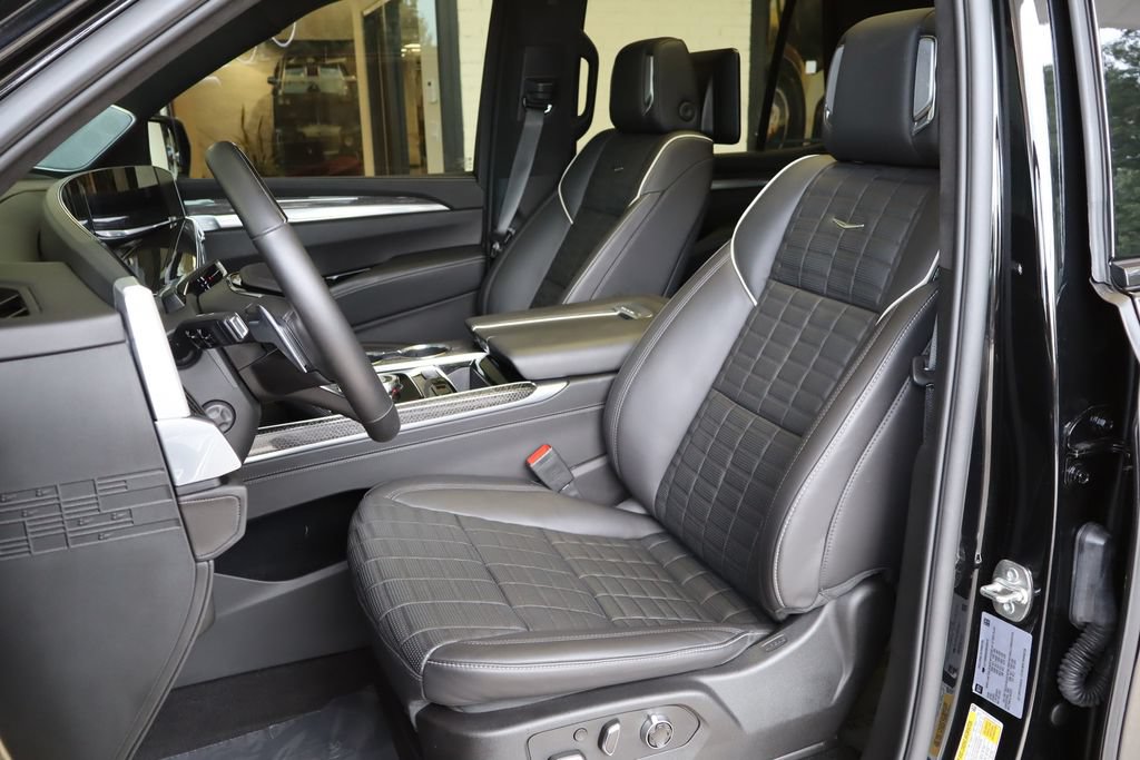 Used 2025 Cadillac Escalade V w/ LPO, ONYX Package AWD/4WD image 25
