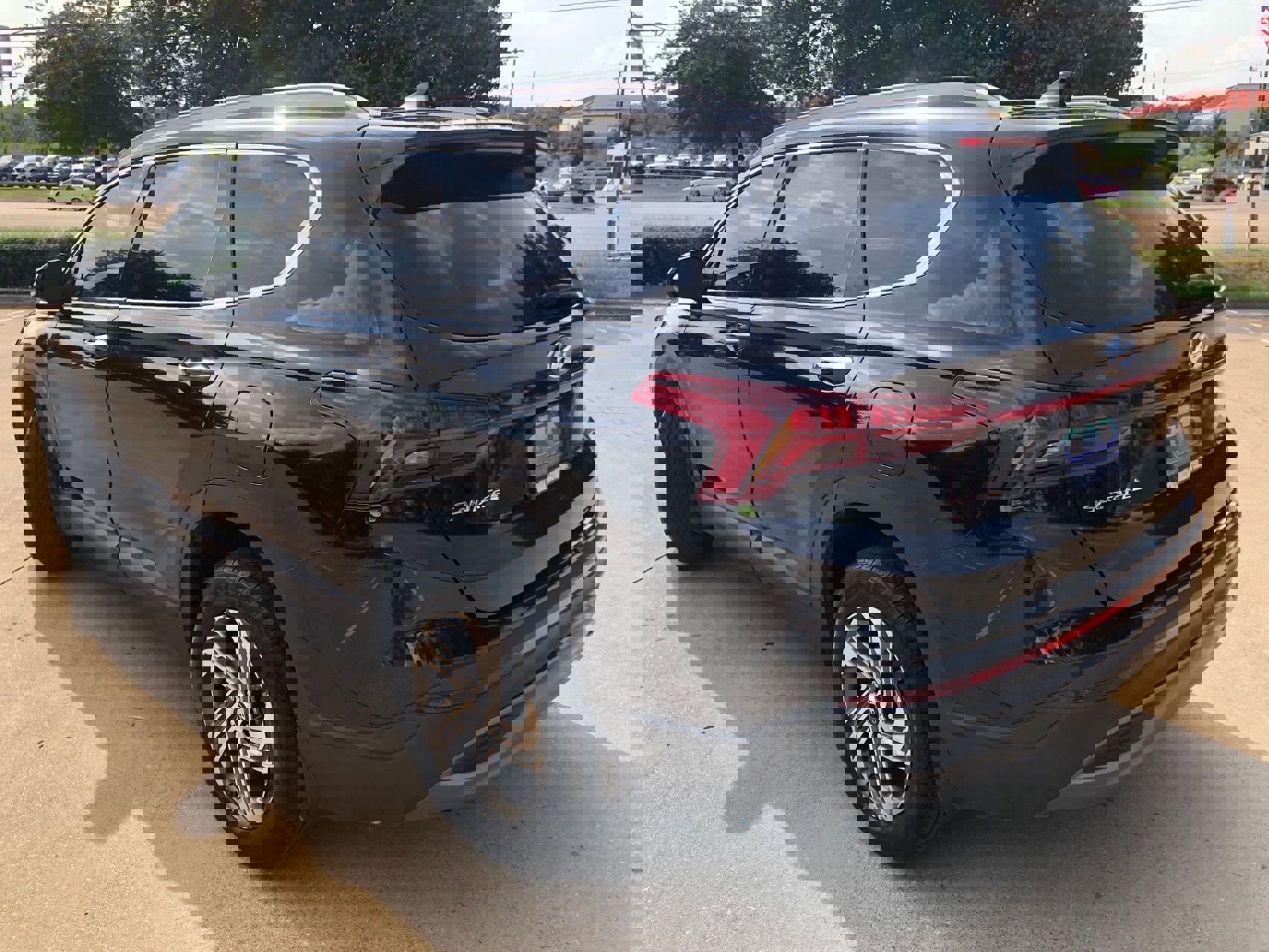 Used 2023 Hyundai Santa Fe SEL w/ Cargo Package image 8