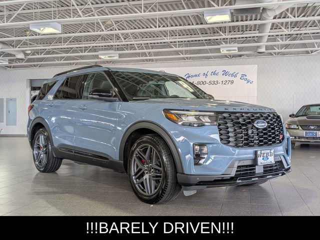 Used 2025 Ford Explorer ST image 2