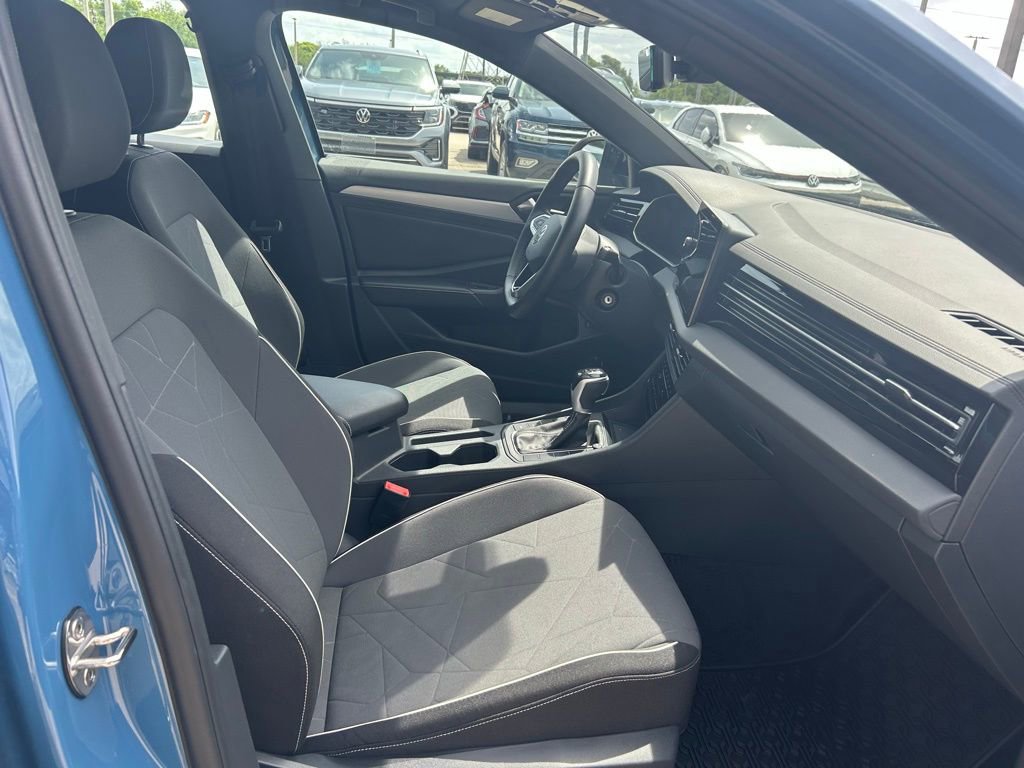 Used 2025 Volkswagen Jetta Sport image 35