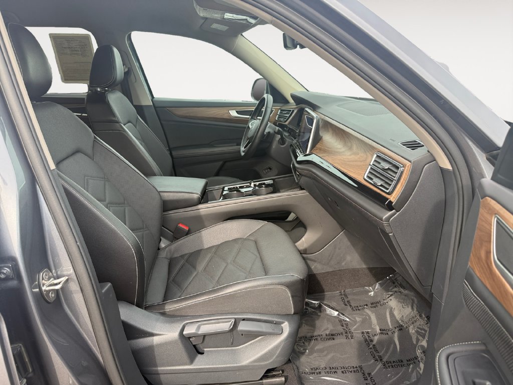 Used 2025 Volkswagen Atlas SE AWD/4WD image 15