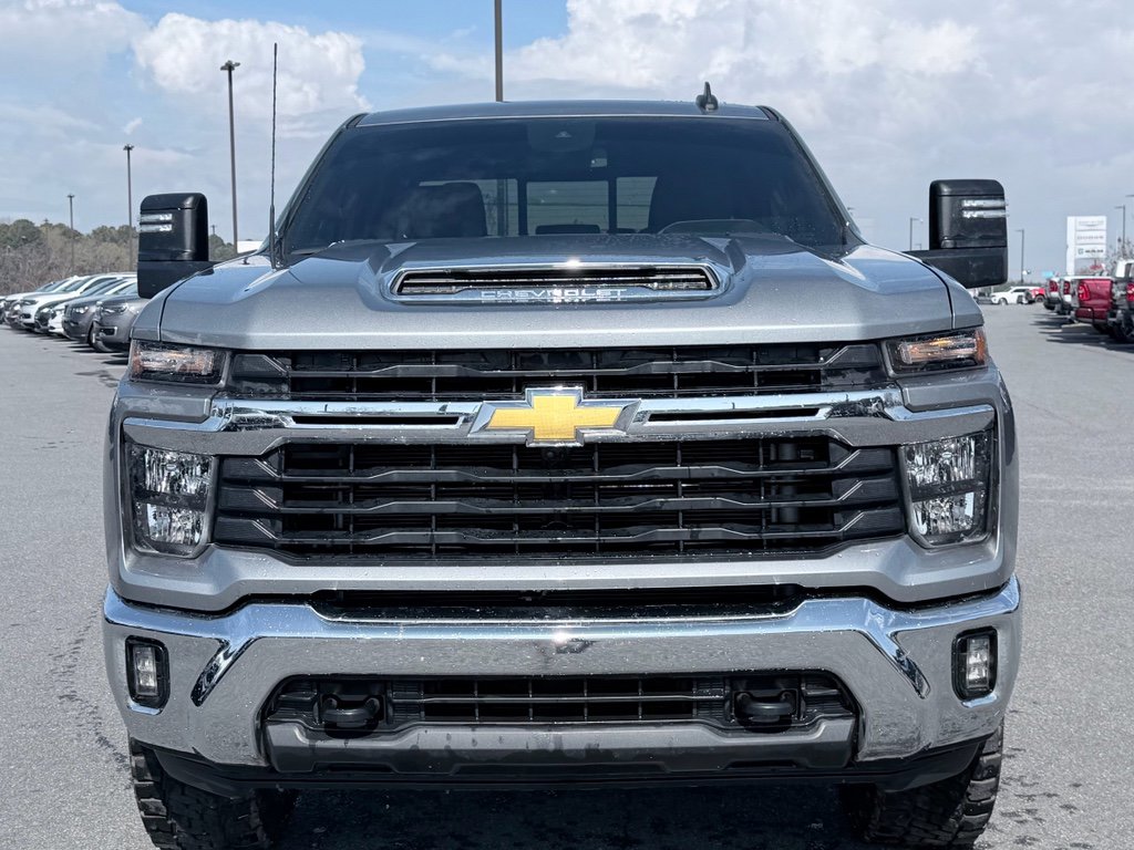 Used 2024 Chevrolet Silverado 2500 LT image 3