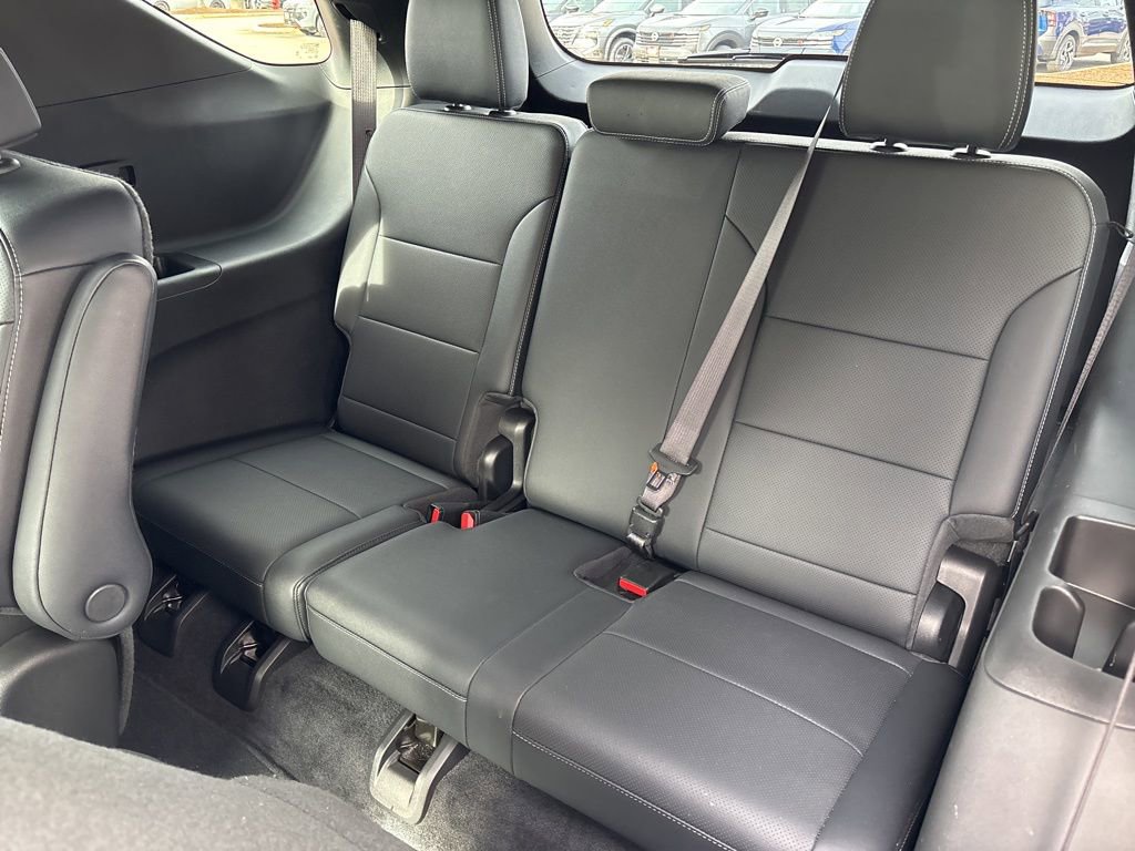Used 2025 Chevrolet Traverse LT image 17