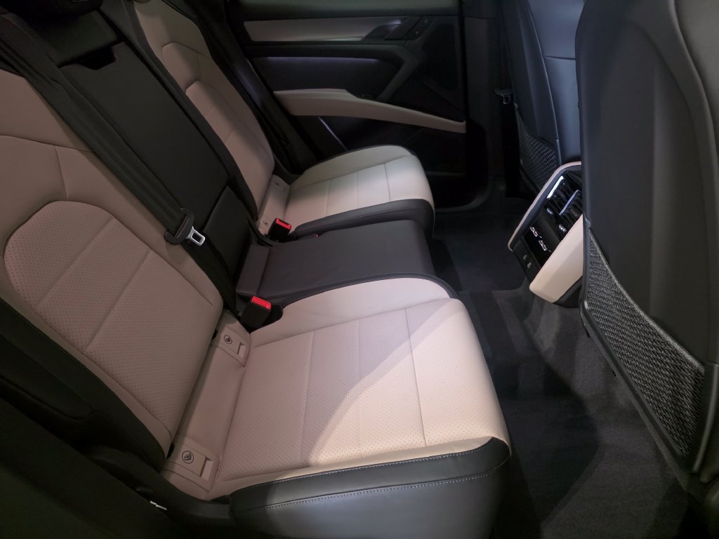 Certified 2026 Porsche Cayenne Electric AWD/4WD image 18