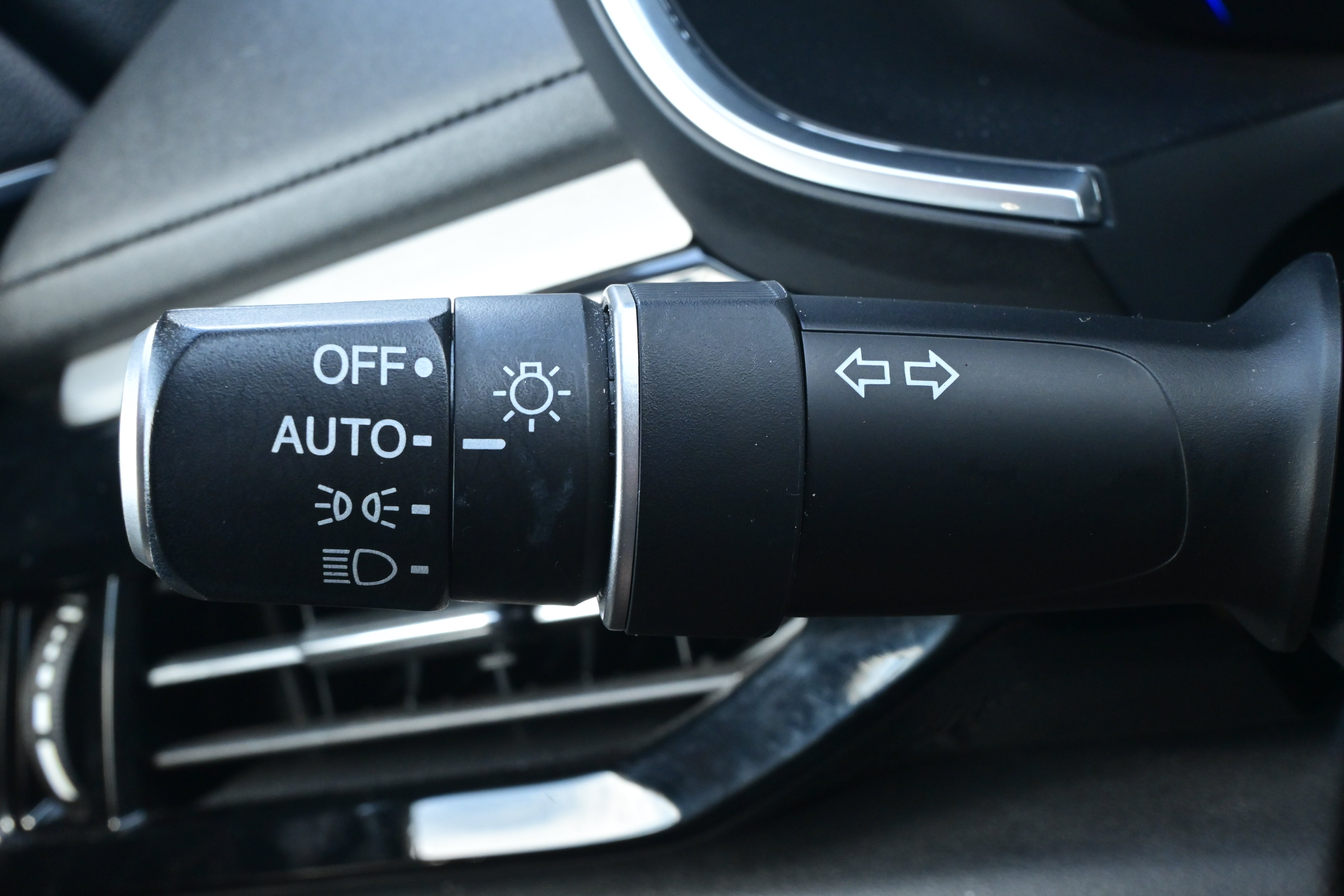 Used 2023 Acura MDX FWD w/ Technology Package image 29