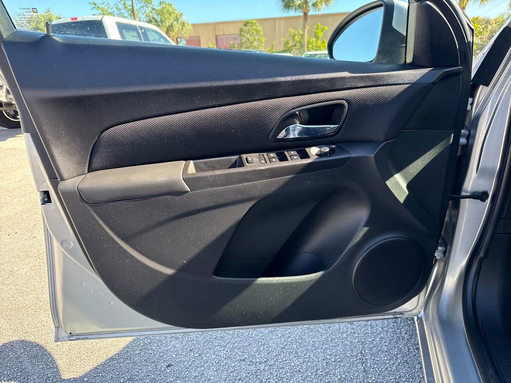 Used 2015 Chevrolet Cruze LT image 11