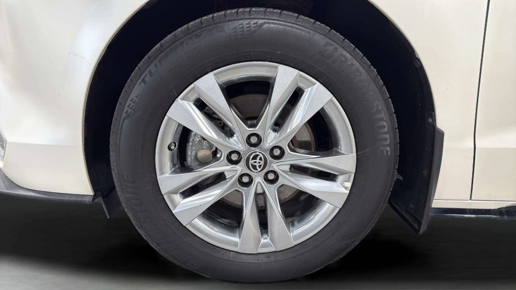 Used 2023 Toyota Sienna Limited AWD/4WD image 47