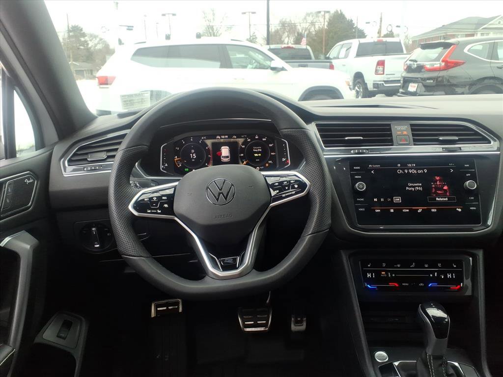 Certified 2022 Volkswagen Tiguan SEL R-Line image 17