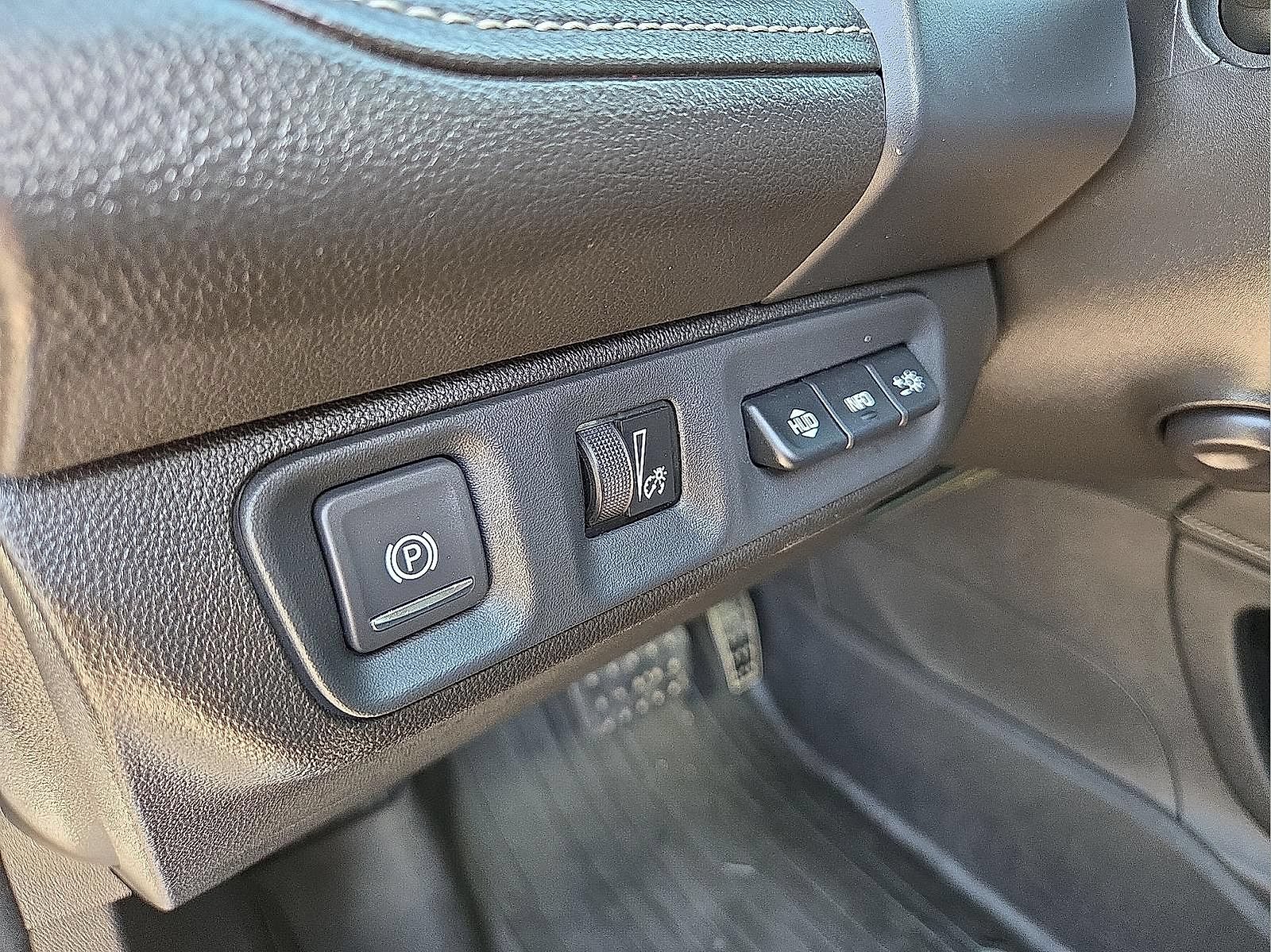 Used 2020 GMC Acadia Denali w/ Technology Package FWD image 11