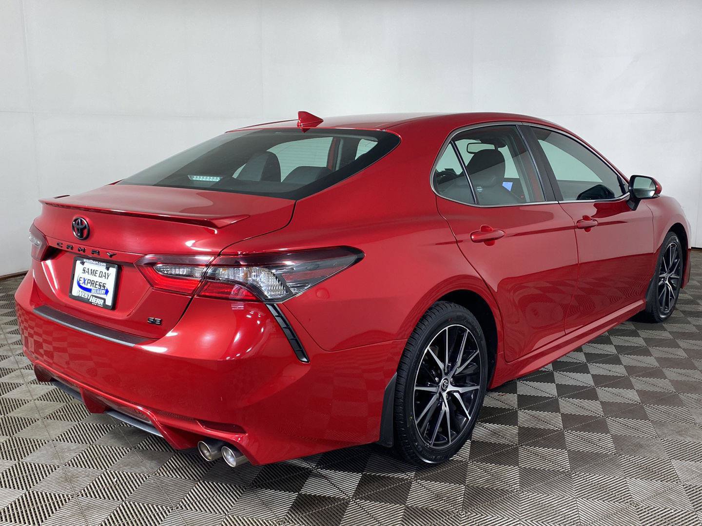 Used 2023 Toyota Camry SE w/ Cold Weather Package FWD image 6