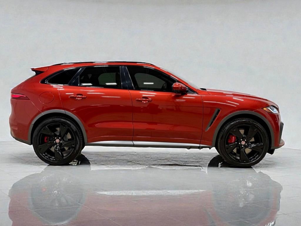 Used 2021 Jaguar F-PACE SVR image 18