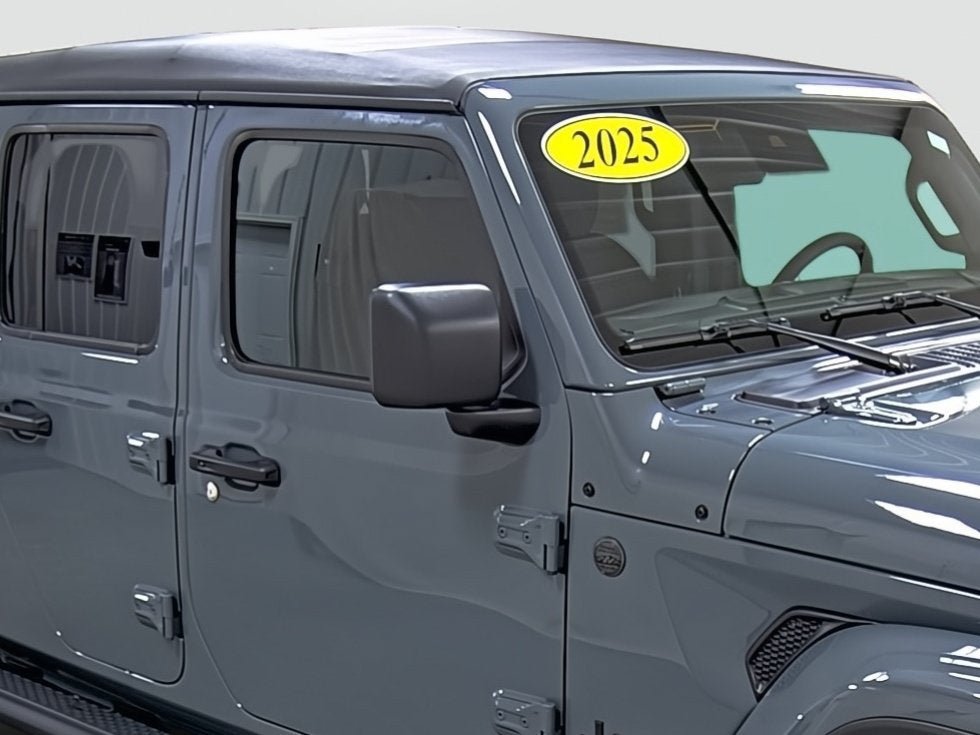 Used 2025 Jeep Gladiator Sport AWD/4WD image 15